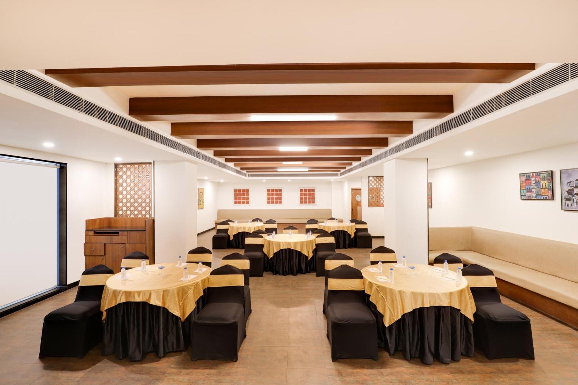 Lemon Tree Hotel, Индаур Экстерьер фото